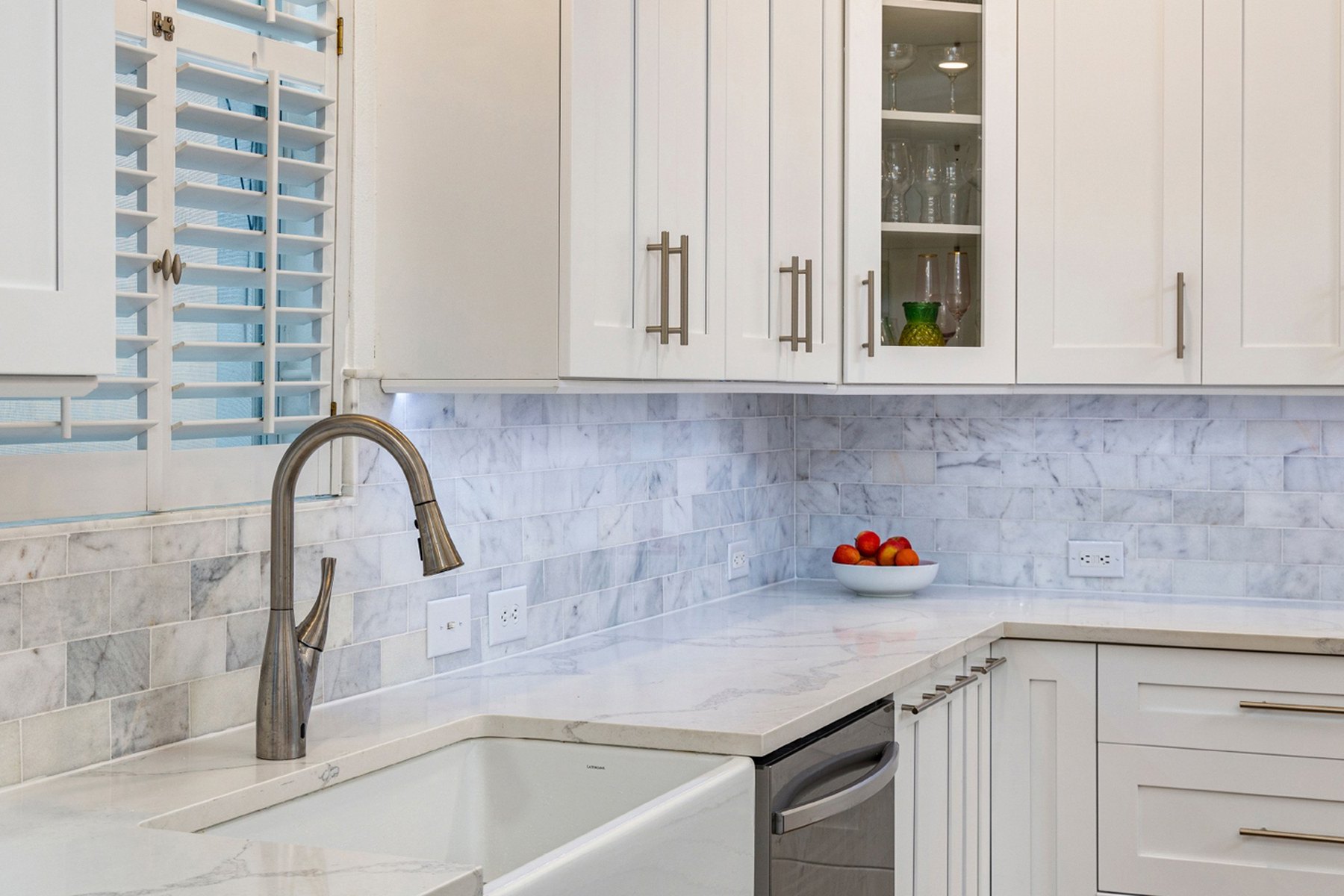 Compact cabinet run for smaller kitchen spaces